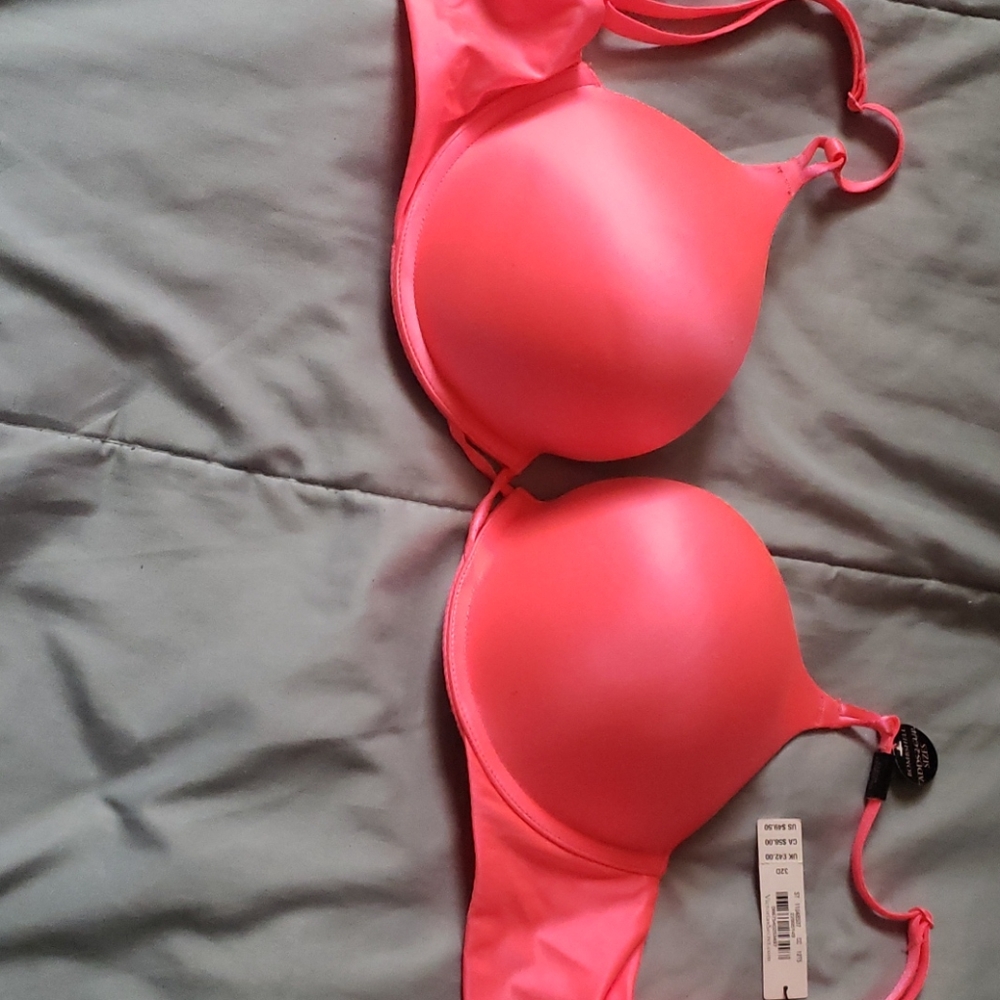 Victoria's Secret Bombshell Plunge/Plongeant 32D